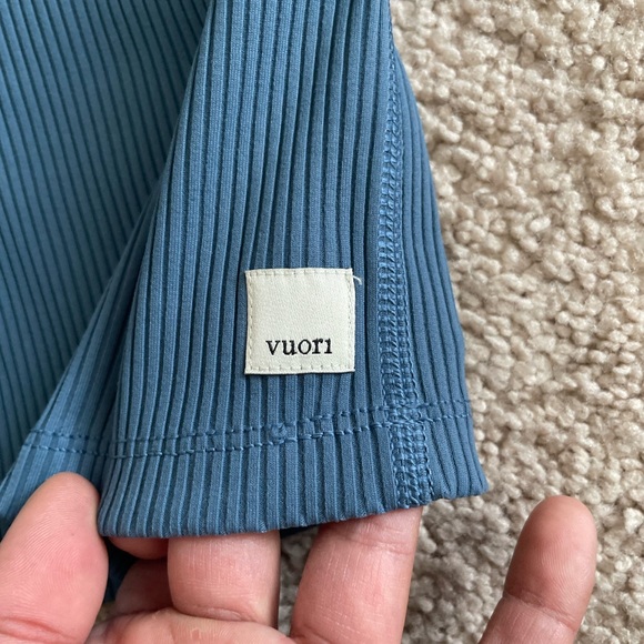 Vuori Ribbed Crop Tank Top - Blue - Picture 5 of 8